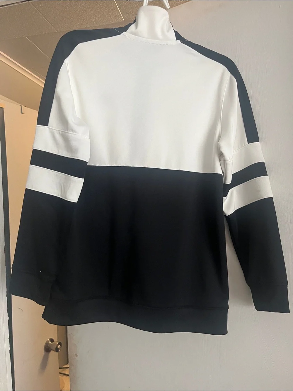 Nike Air Boys Youth Medium Quarter Zip Colorblock Pullover